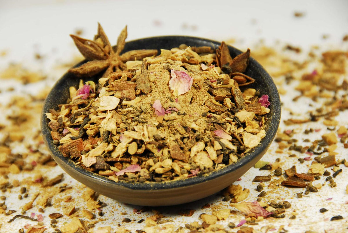 Bol noir contenant Chai Ayurveda