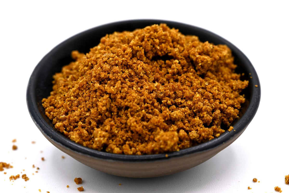 Bol noir contenant Curry japonais pour riz et légumes